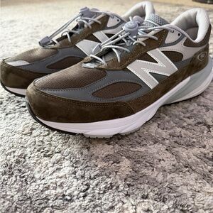New Balance Men's 990 V6 Custom 10.5 4E